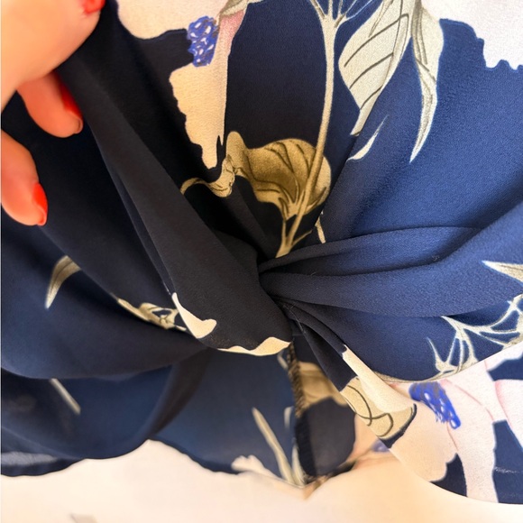 BEACON Navy Floral Twist Front Blouse Preppy Office Top Size Medium - Picture 8 of 10